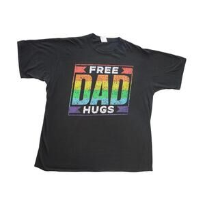 Free Dad‎ Hugs Graphic T-Shirt